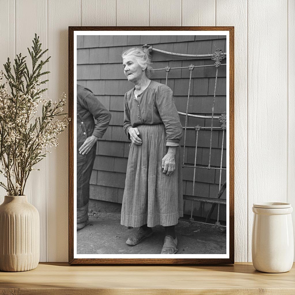 Vintage 1936 Photo of Iowa Homesteaders Wife