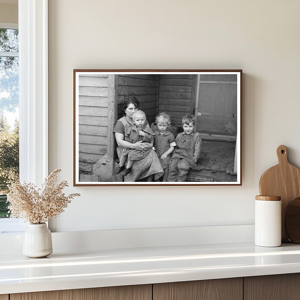 Mrs. Theodore Eickholt and Children Iowa Farm Family 1936