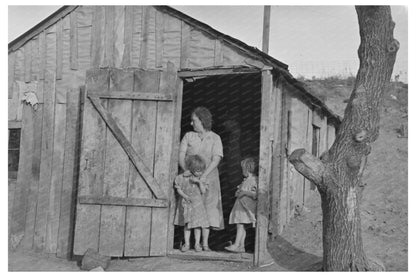 Mrs. Earl Pauley and Children Farm Home Iowa 1936