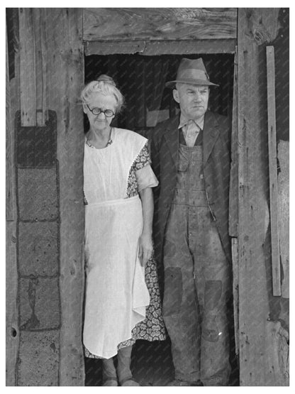 John and Mrs. John Landers at Farmhouse Illinois 1937