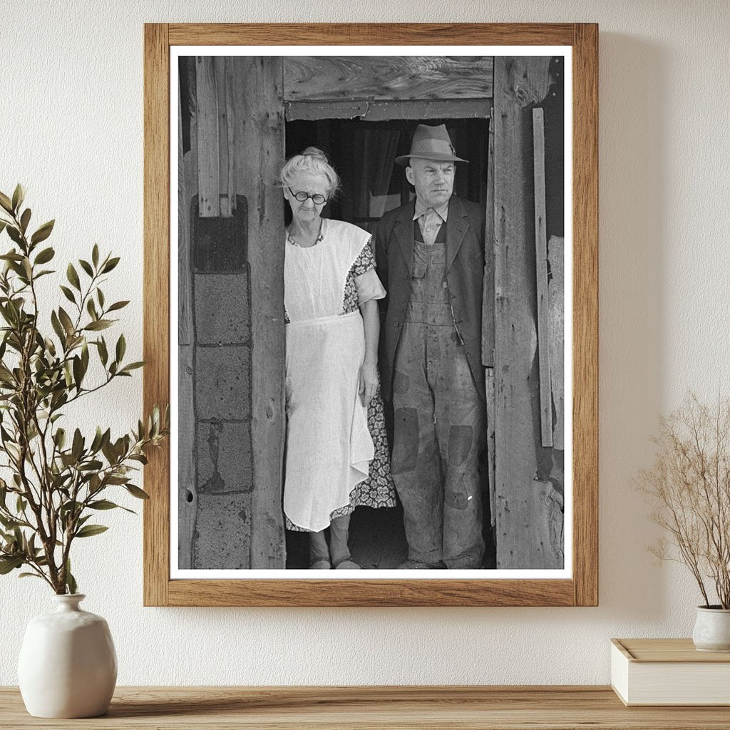 John and Mrs. John Landers at Farmhouse Illinois 1937