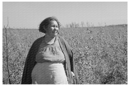 Indian Woman with Blueberry Pickers Little Fork 1937