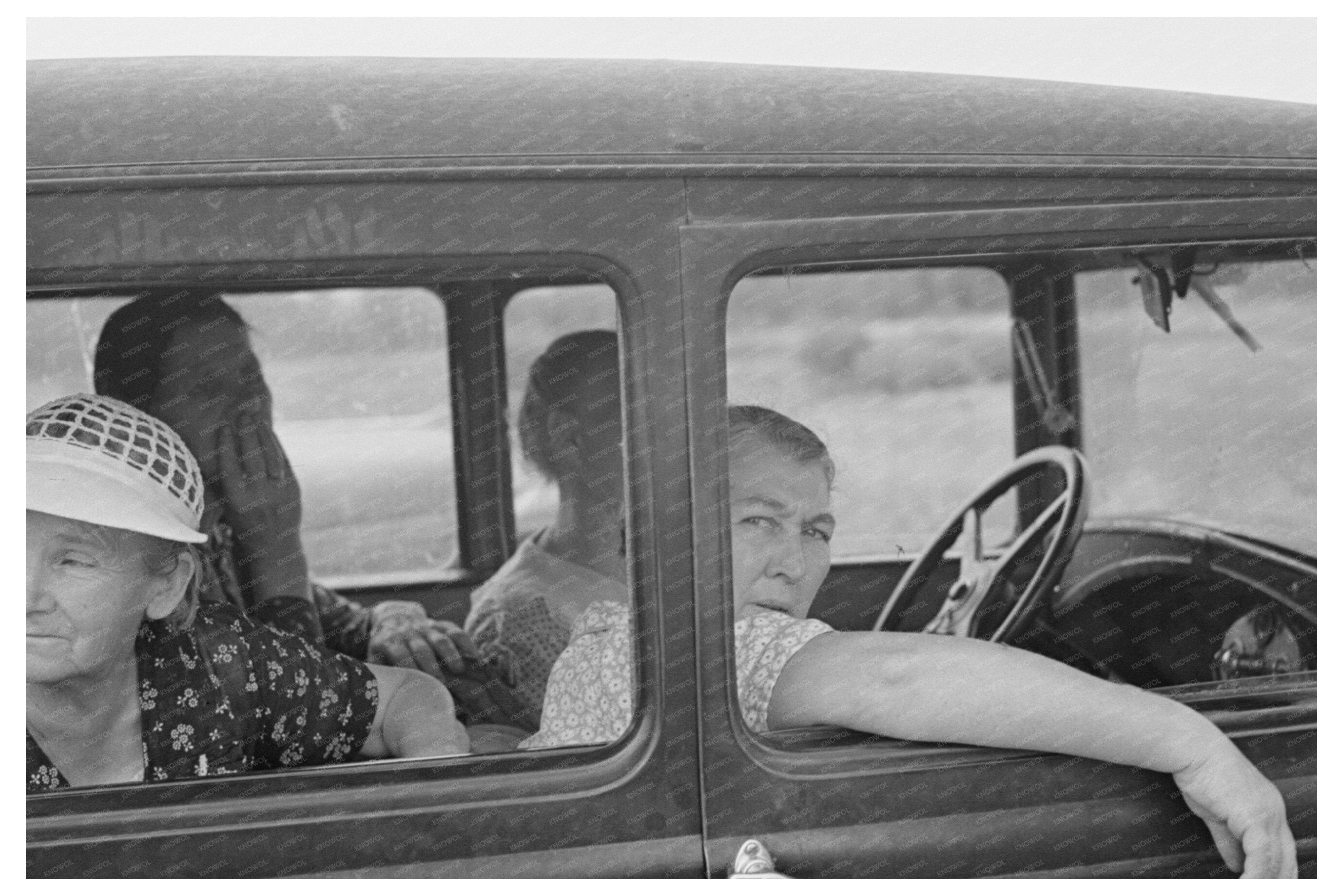 Women at S.W. Sparlin Auction Orth Minnesota 1937