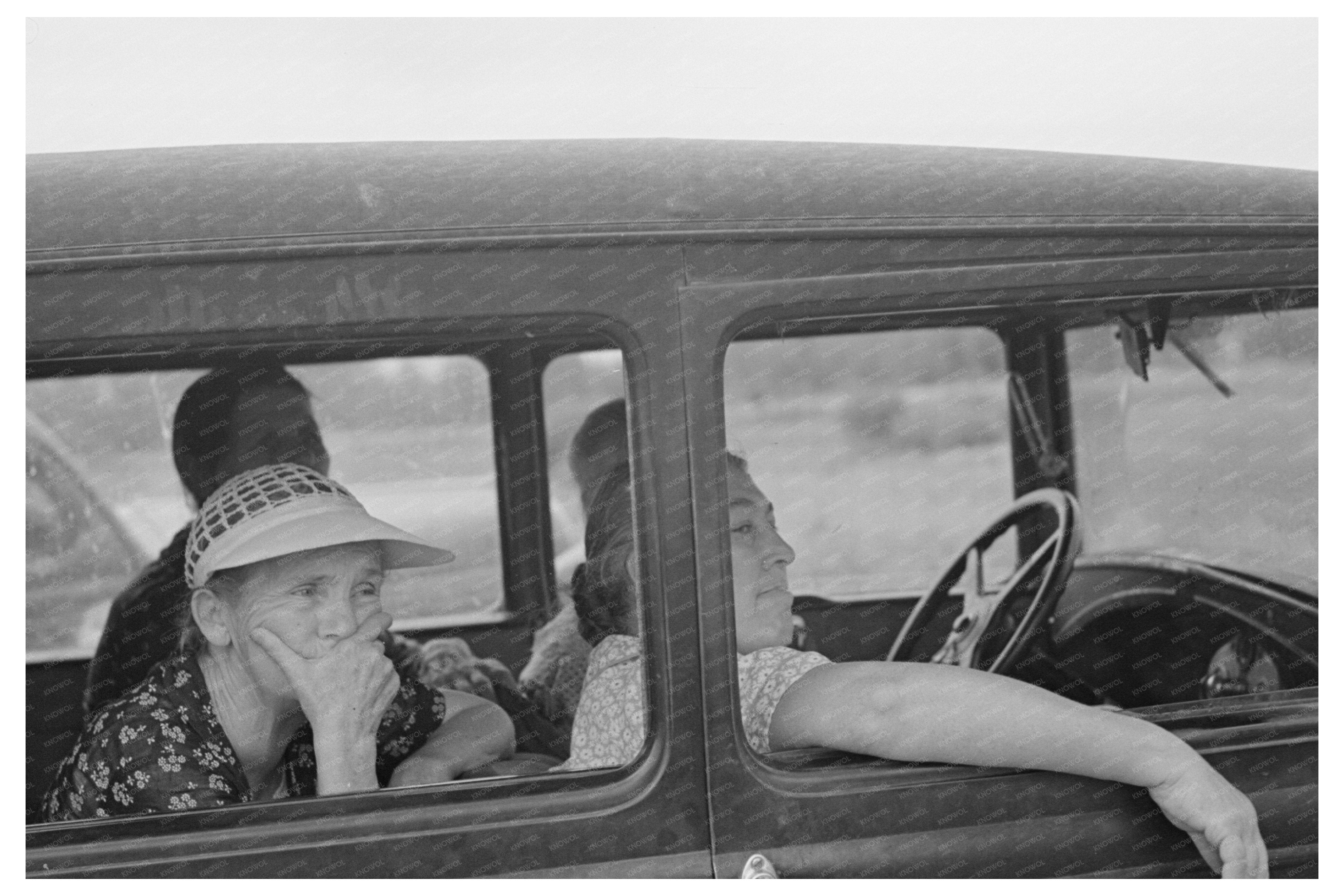 Women at S.W. Sparlin Auction Orth Minnesota August 1937