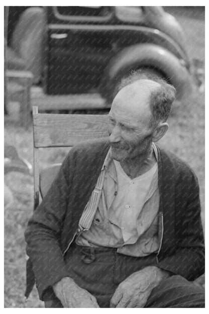 Old Farmer at Sparlins Auction Orth Minnesota August 1937