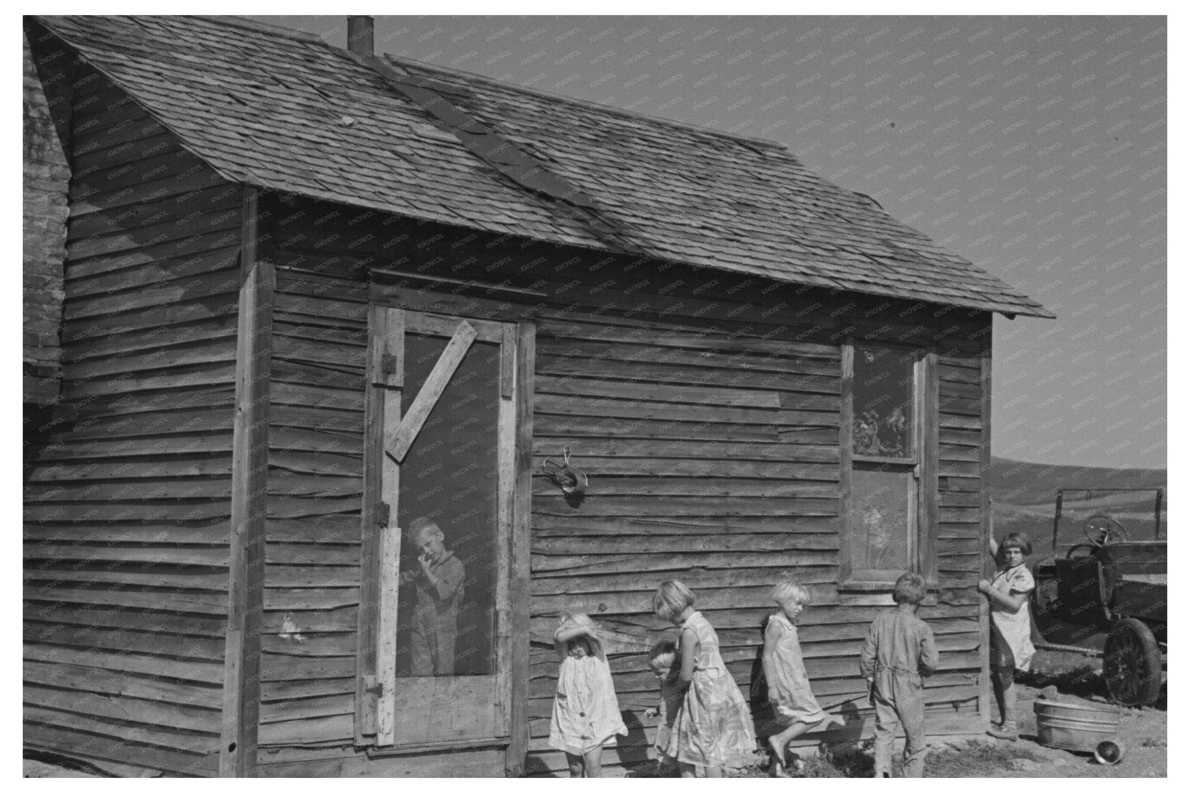 Children at Olaf Fugelberg Farmhouse North Dakota 1937