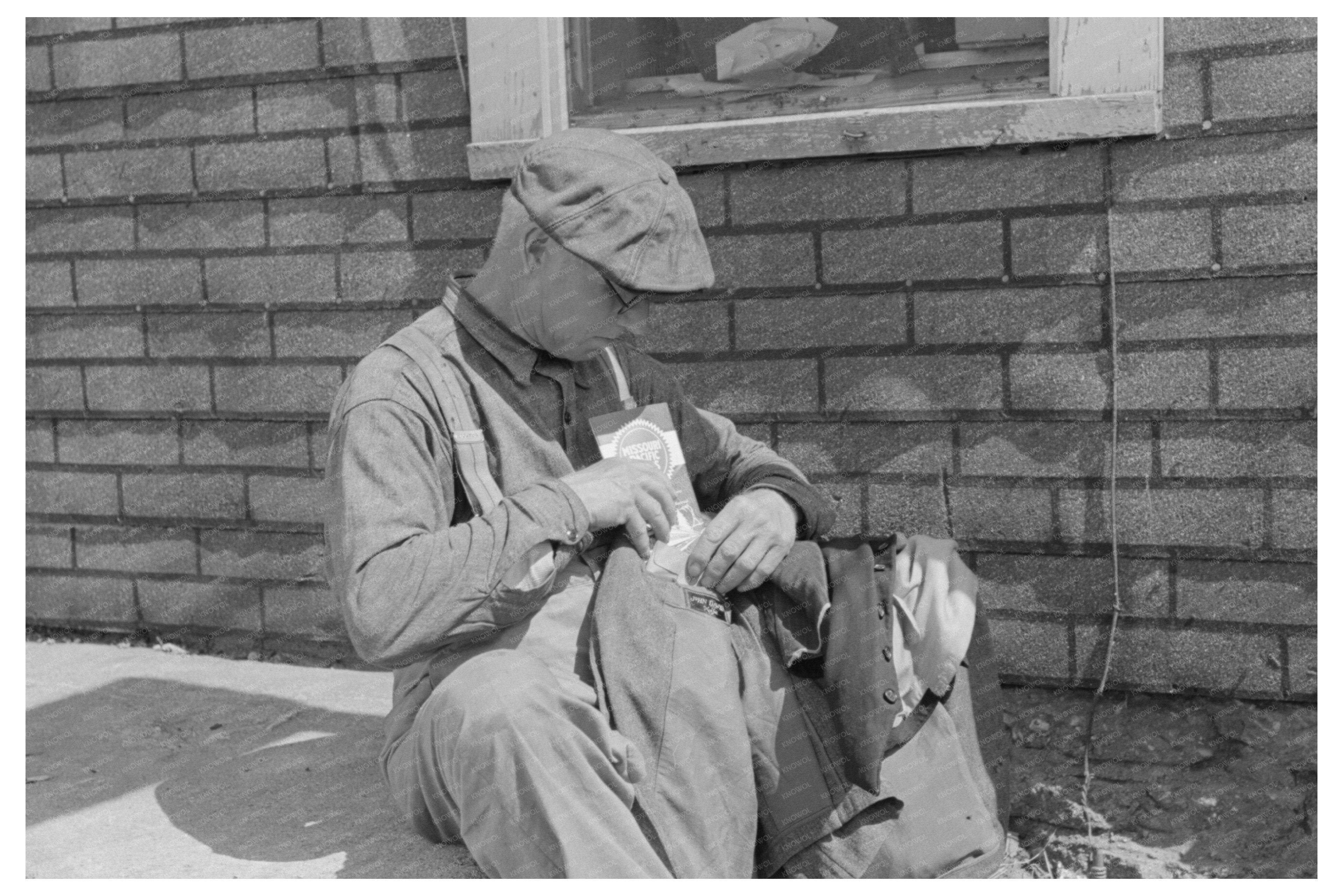 Vintage 1938 Image of Transient in Sikeston Missouri