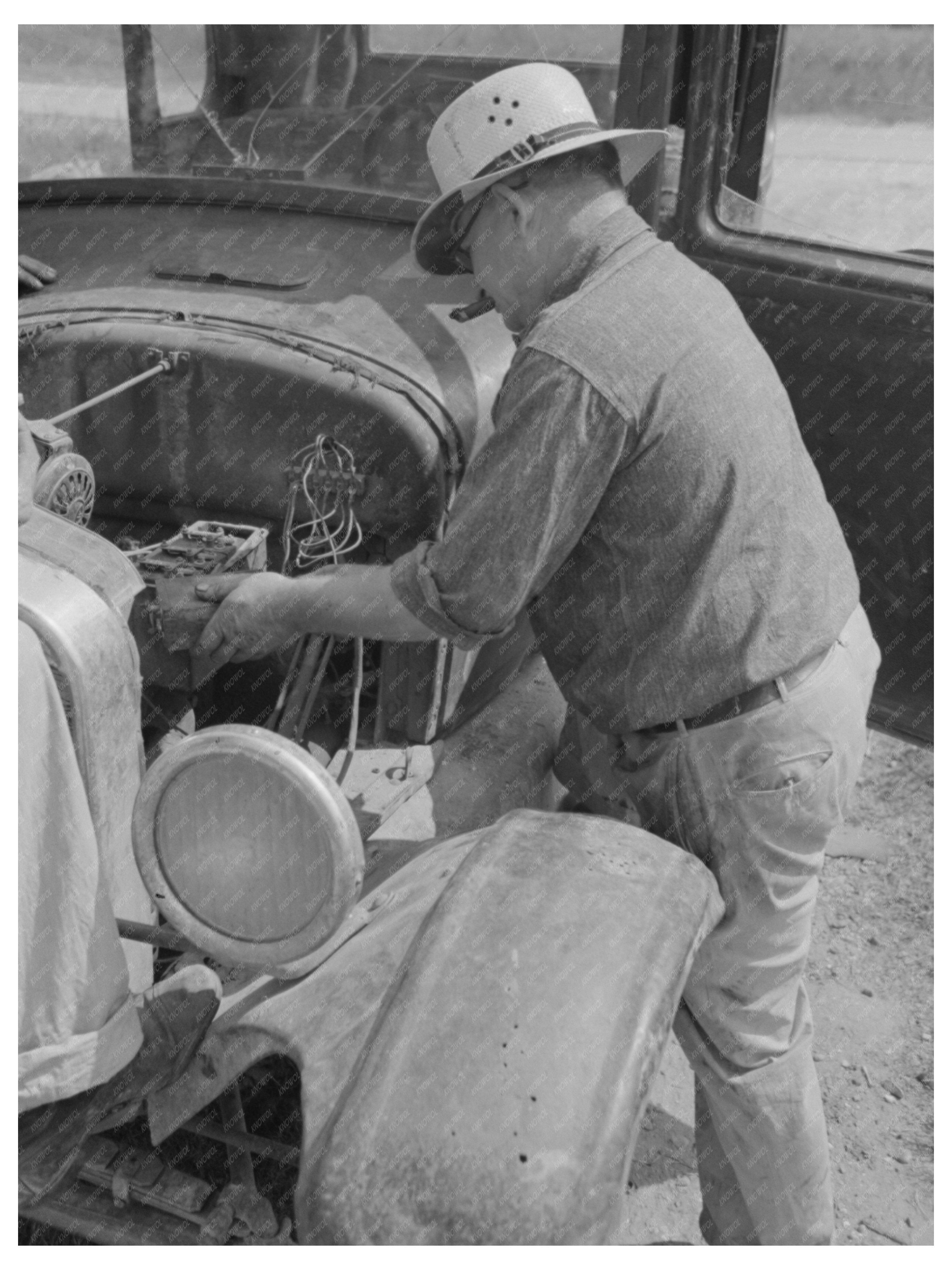 Junkyard Owner Repairs Farmers Car Louisiana November 1938