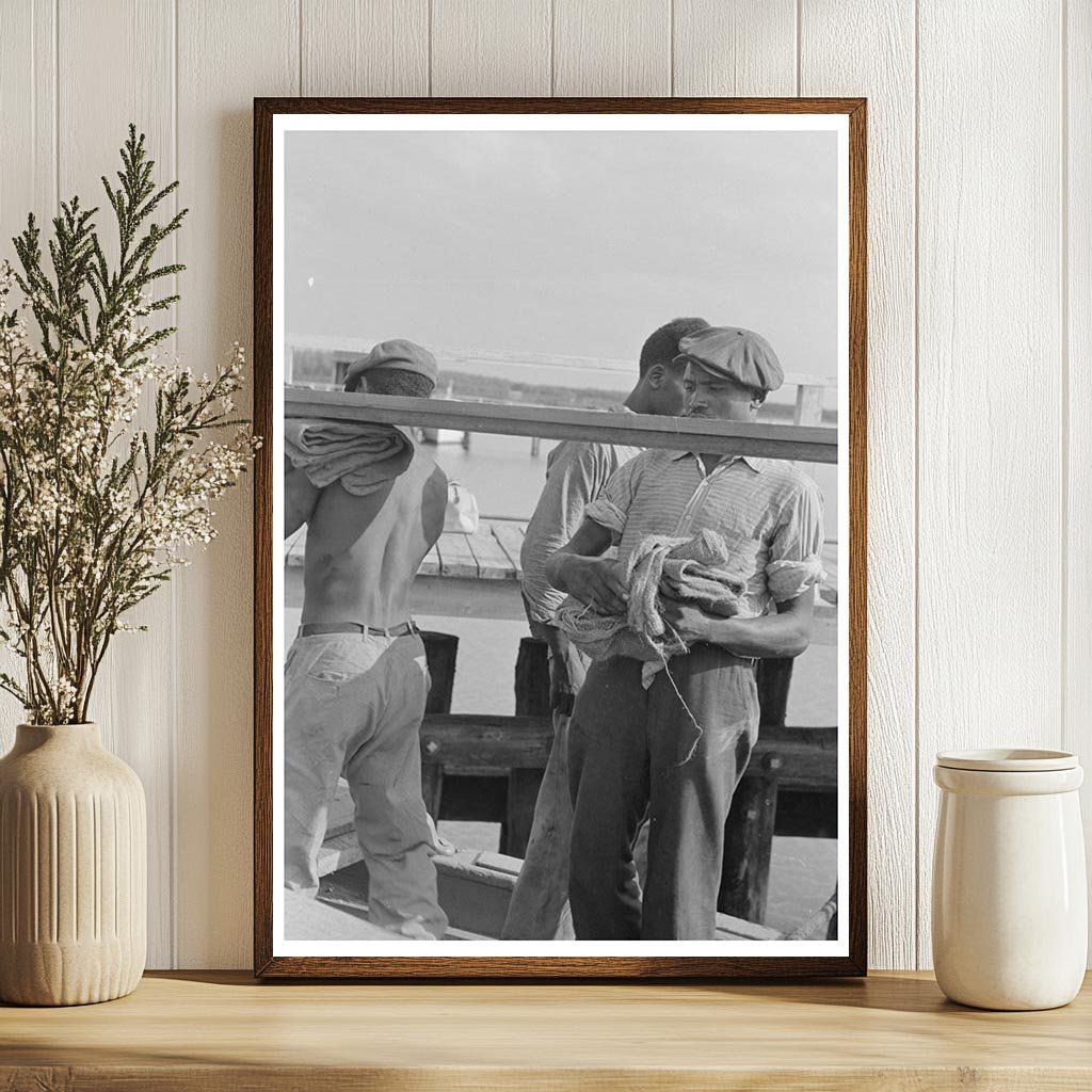 Stevedores Unloading Lumber from El Rito Pilottown 1938