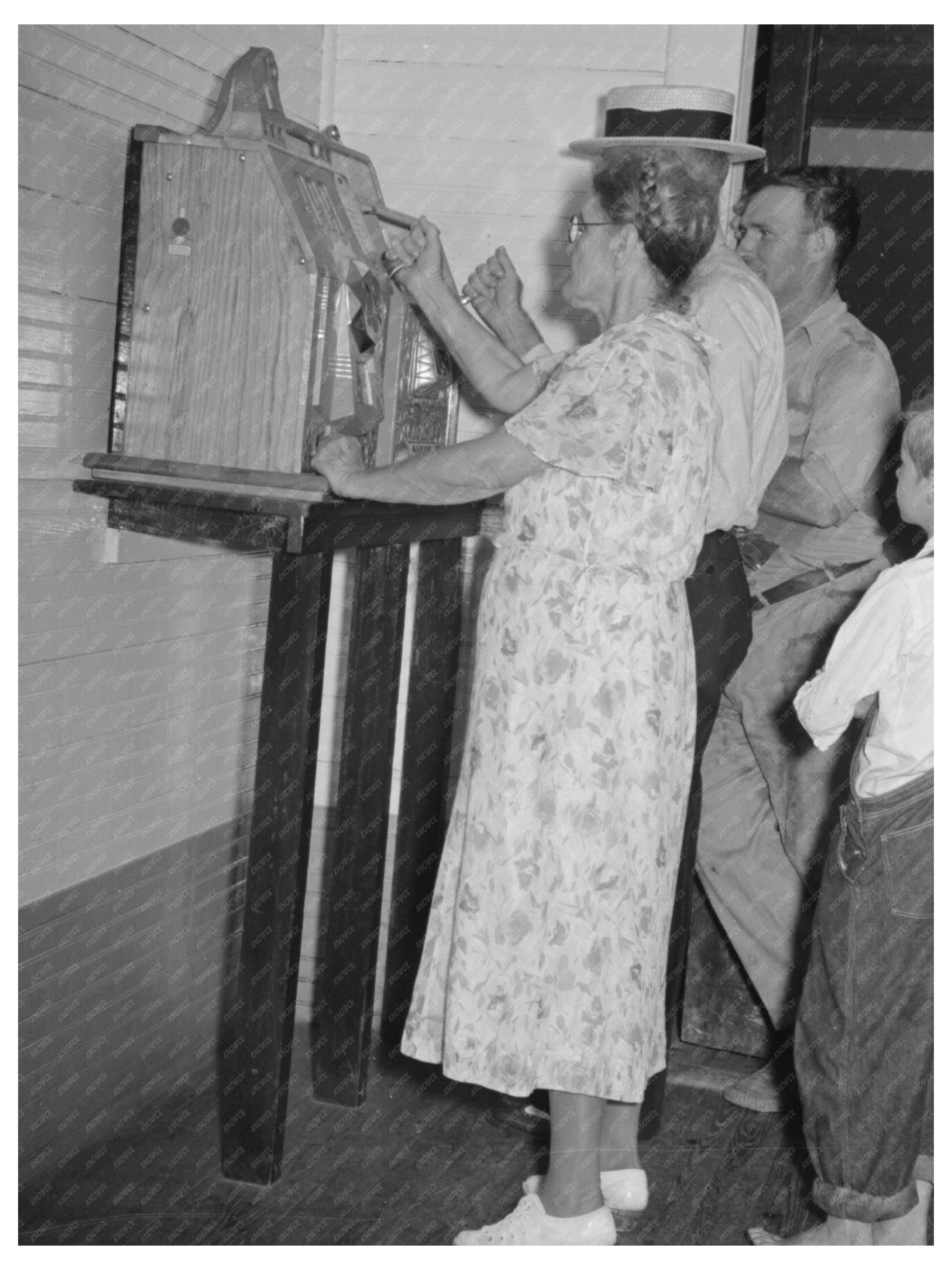 September 1938 Pilottown Louisiana Slot Machine Scene