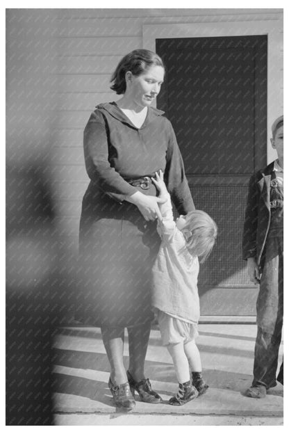 Vintage 1939 Photograph of Woman and Girl at Chicot Farms