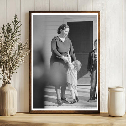 Vintage 1939 Photograph of Woman and Girl at Chicot Farms