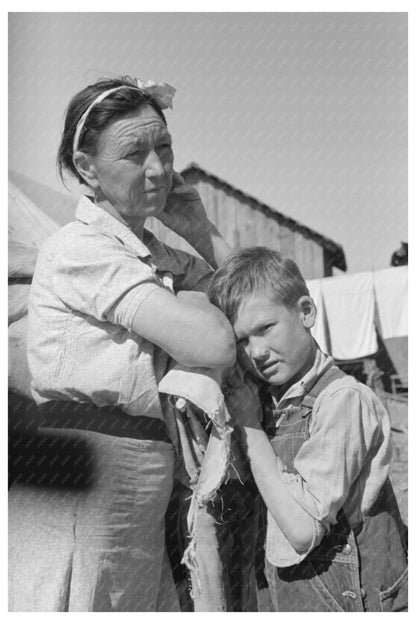 Migrant Mother and Son in Weslaco Texas 1939