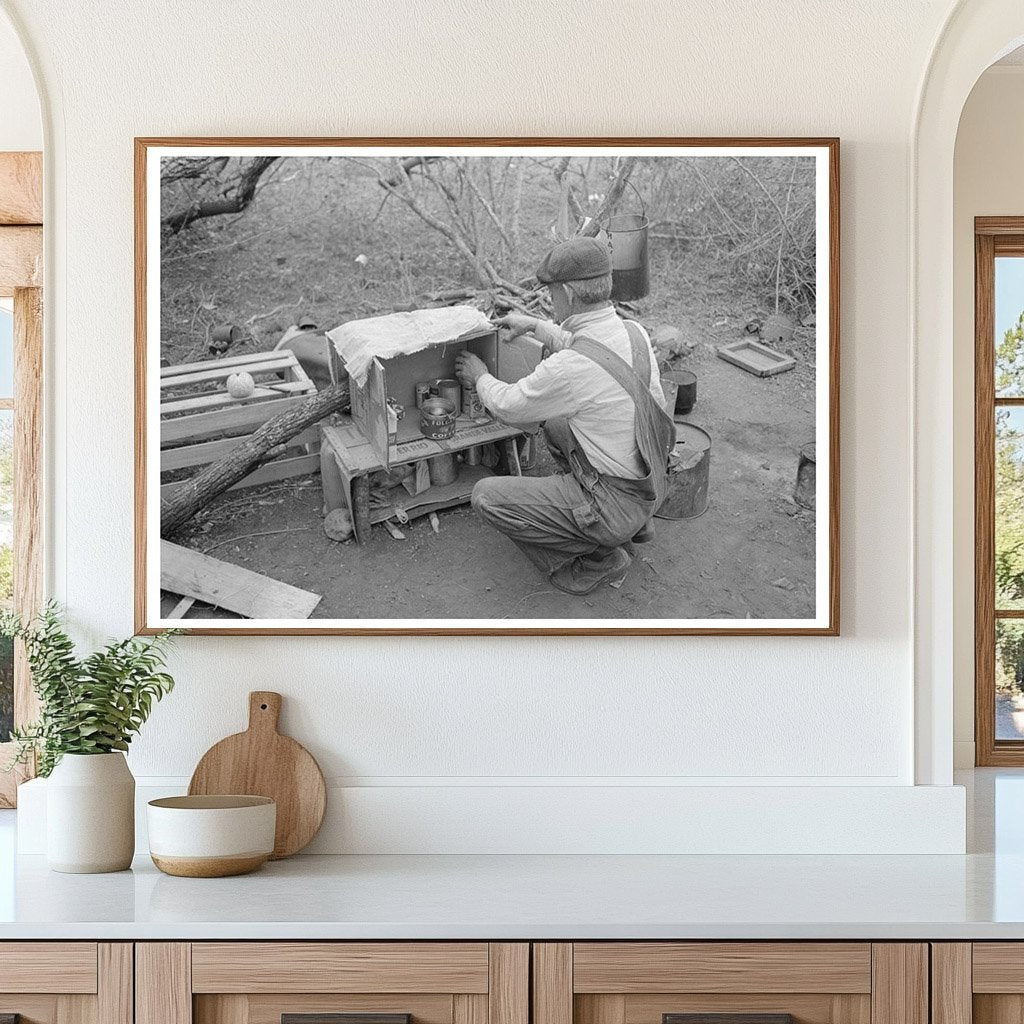 White Migrant Worker Building Lean-To in Texas 1939