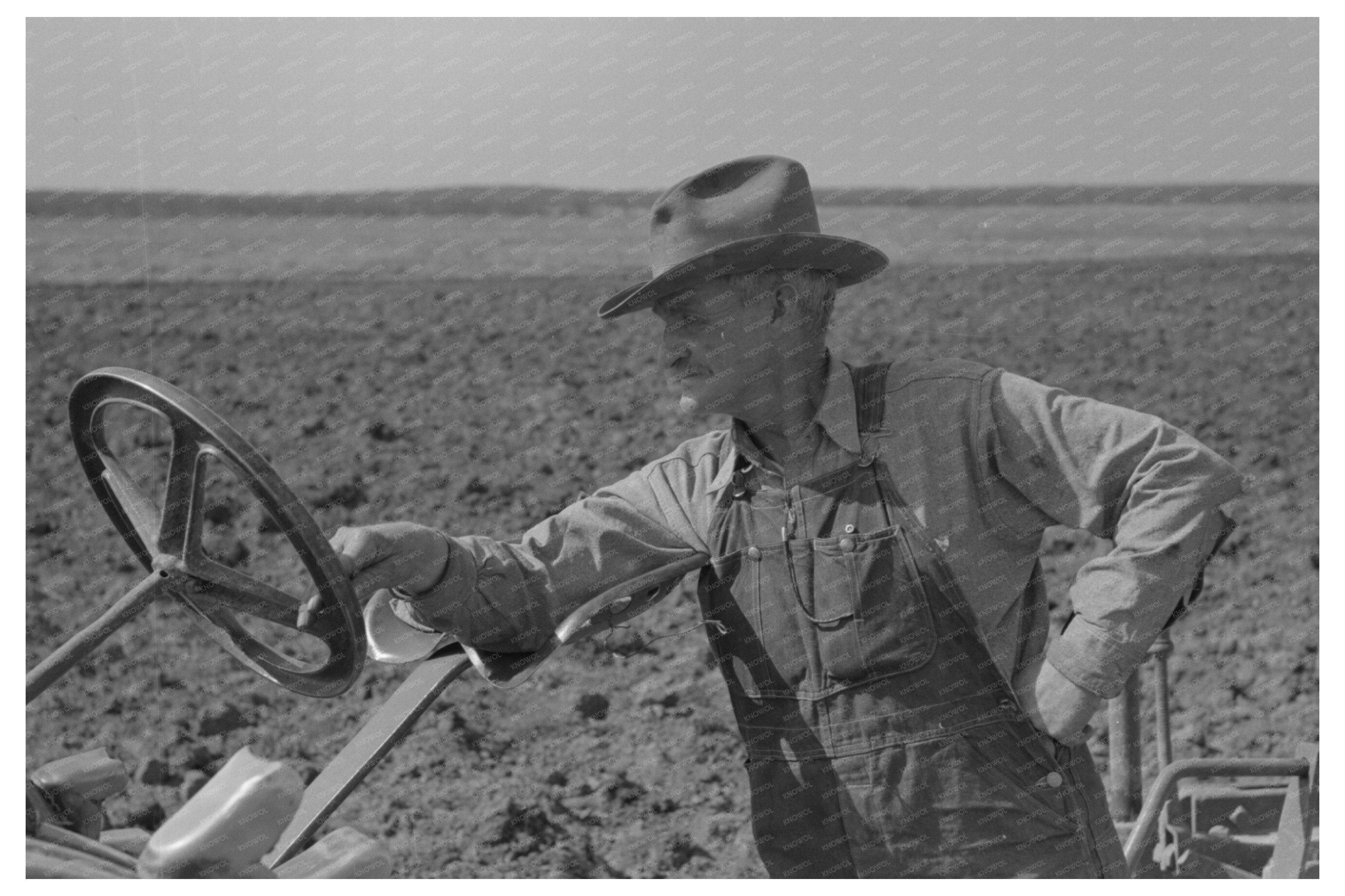 Milton Pioneer Farmer in El Indio Texas March 1939