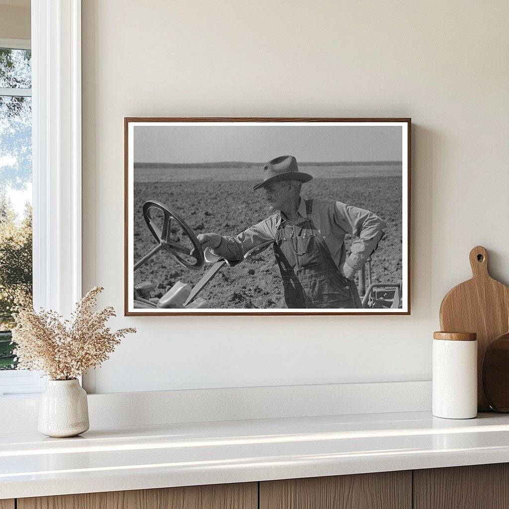 Milton Pioneer Farmer in El Indio Texas March 1939