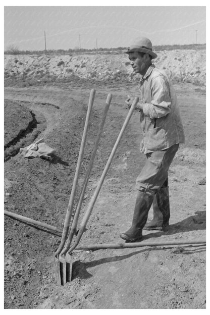 Irrigation Worker in Eagle Pass Texas 1939 Historical Photo