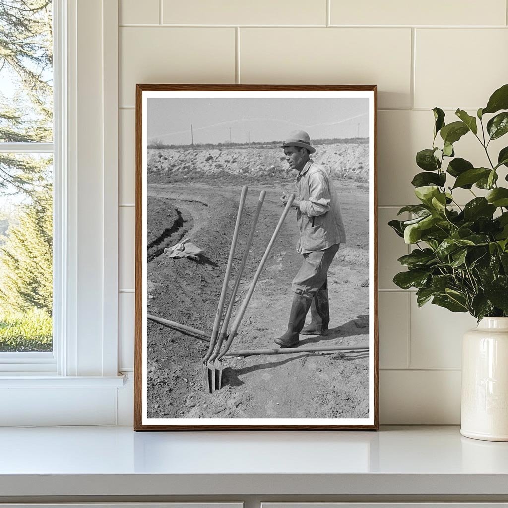 Irrigation Worker in Eagle Pass Texas 1939 Historical Photo