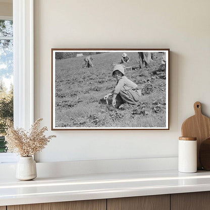 Child of Migrant Strawberry Picker Hammond Louisiana 1939