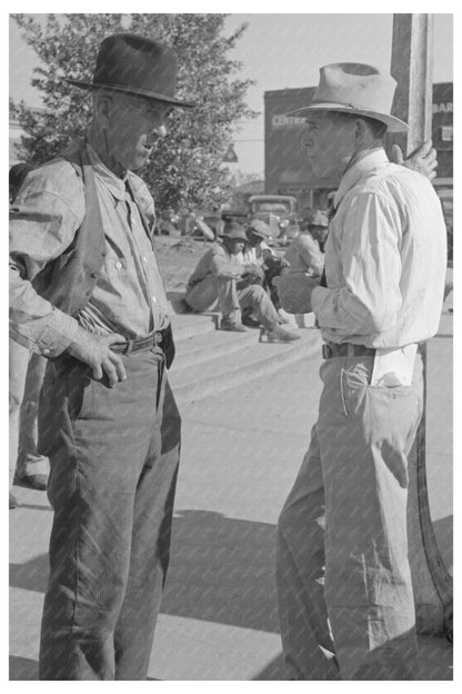 Farmers in Conversation Marshall Texas April 1939