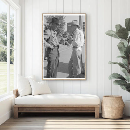 Farmers in Conversation Marshall Texas April 1939