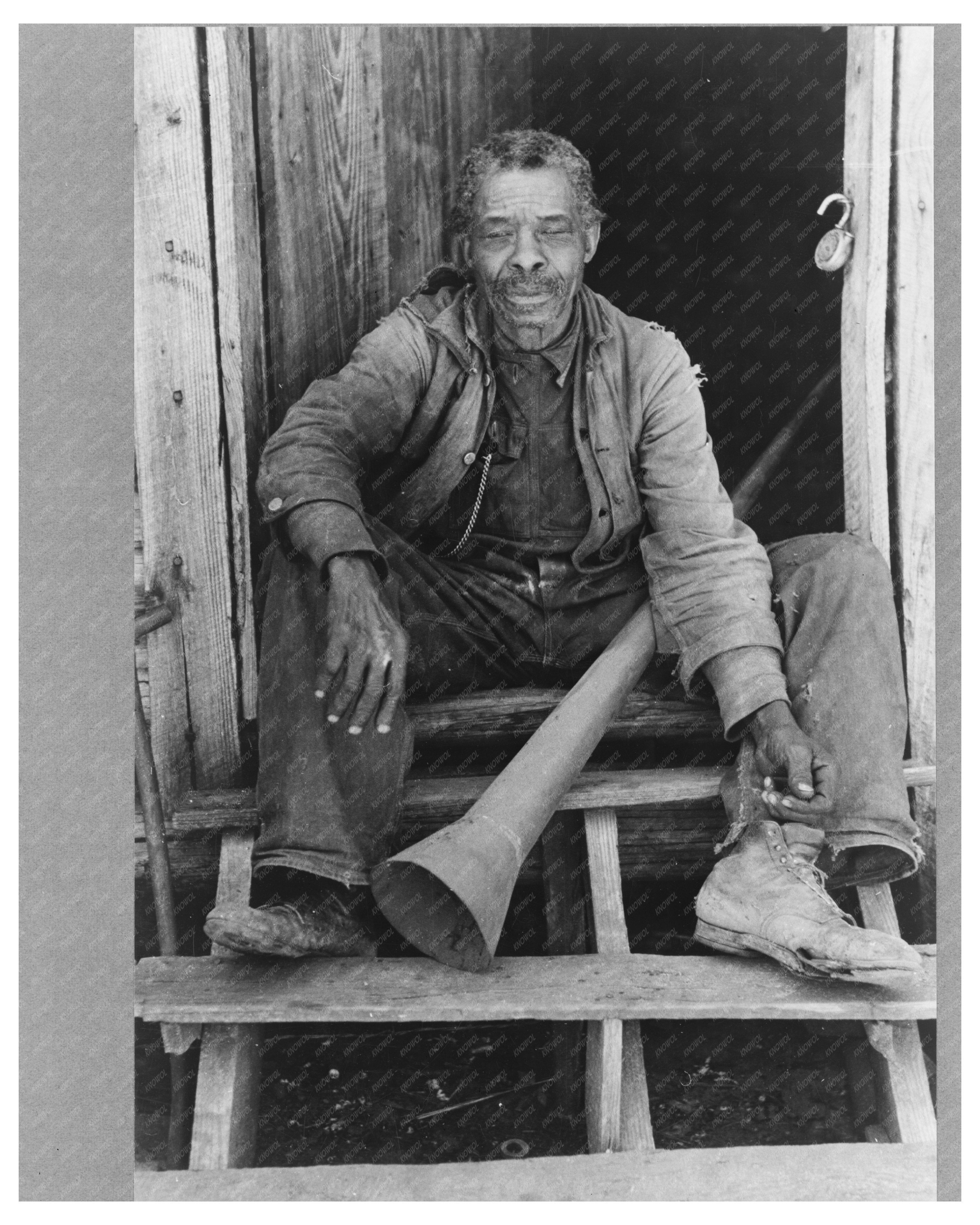Willis Winn Former Slave with Horn Marshall Texas 1939