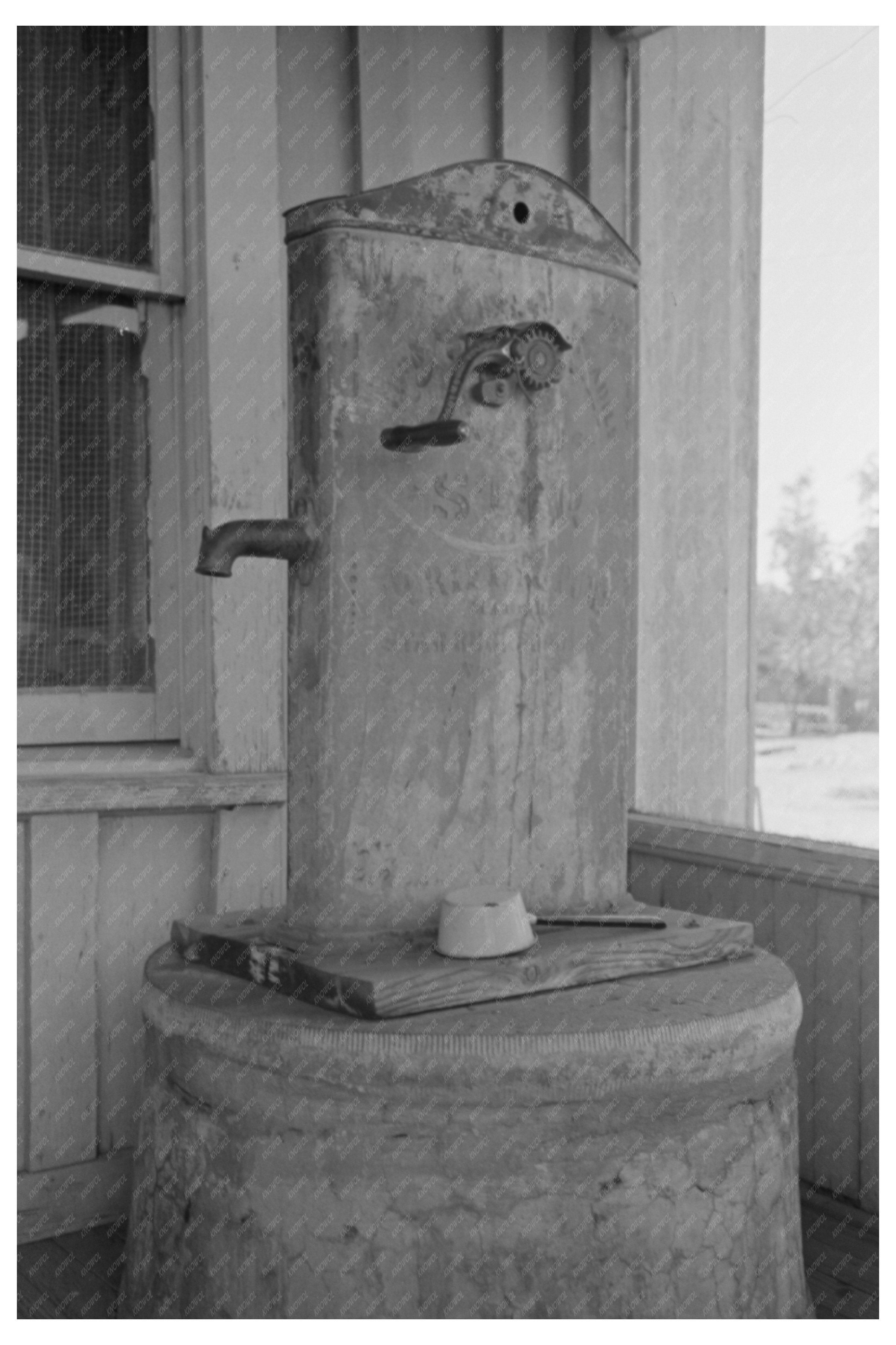 Vintage 1939 Enclosed Well and Chain Pump in Texas