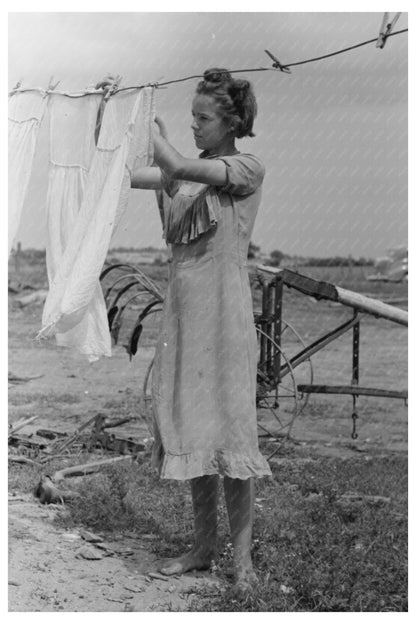 Daughter of Tenant Farmer Hangs Clothes Warner Oklahoma 1939