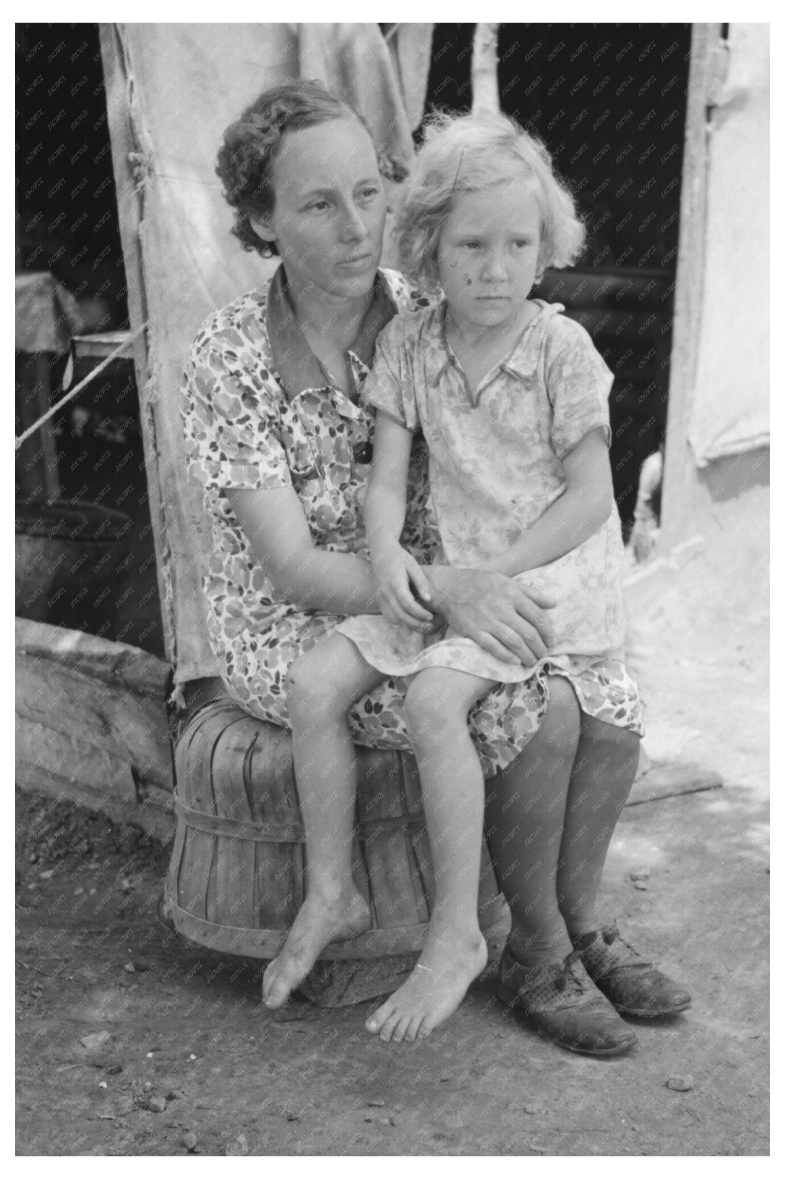 Mother and Child of Migrant Family in Oklahoma 1939