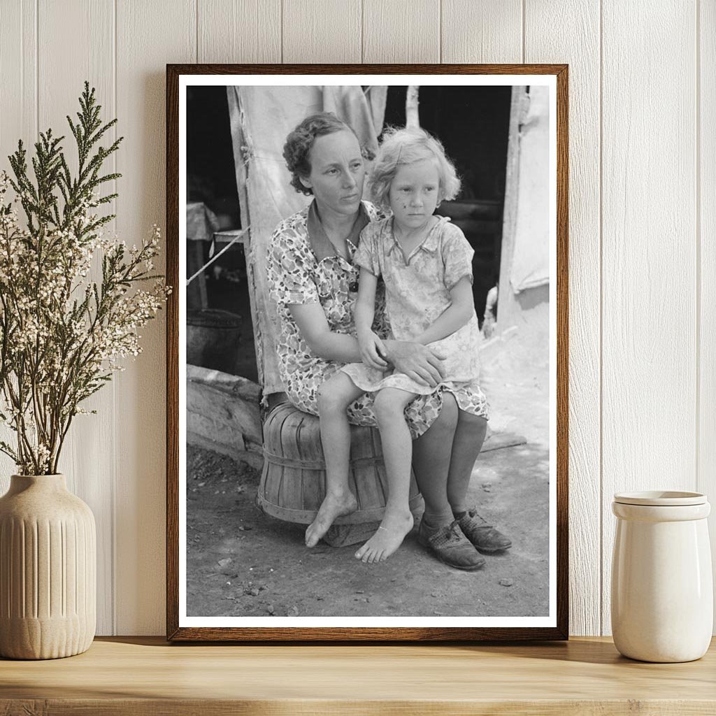 Mother and Child of Migrant Family in Oklahoma 1939