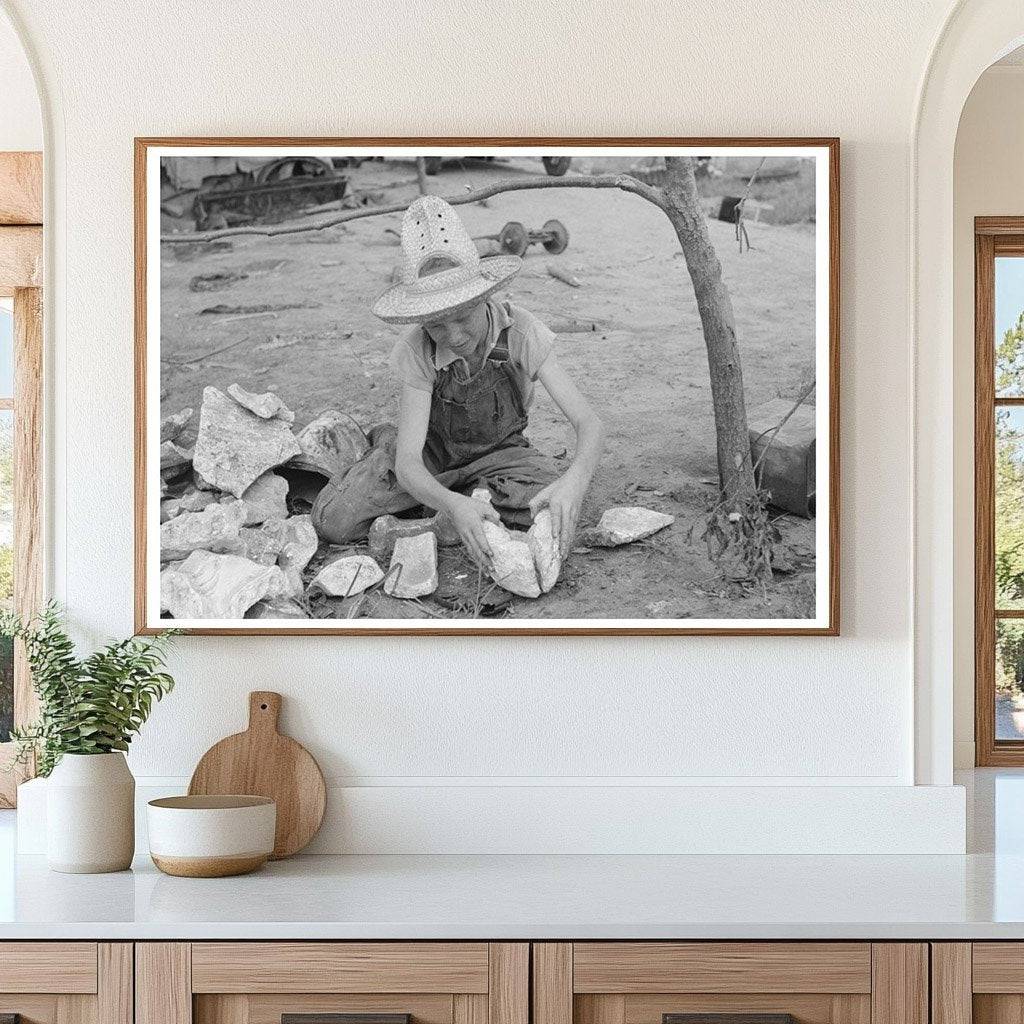 Child with Itinerant Statue Maker in Sequoyah County 1939