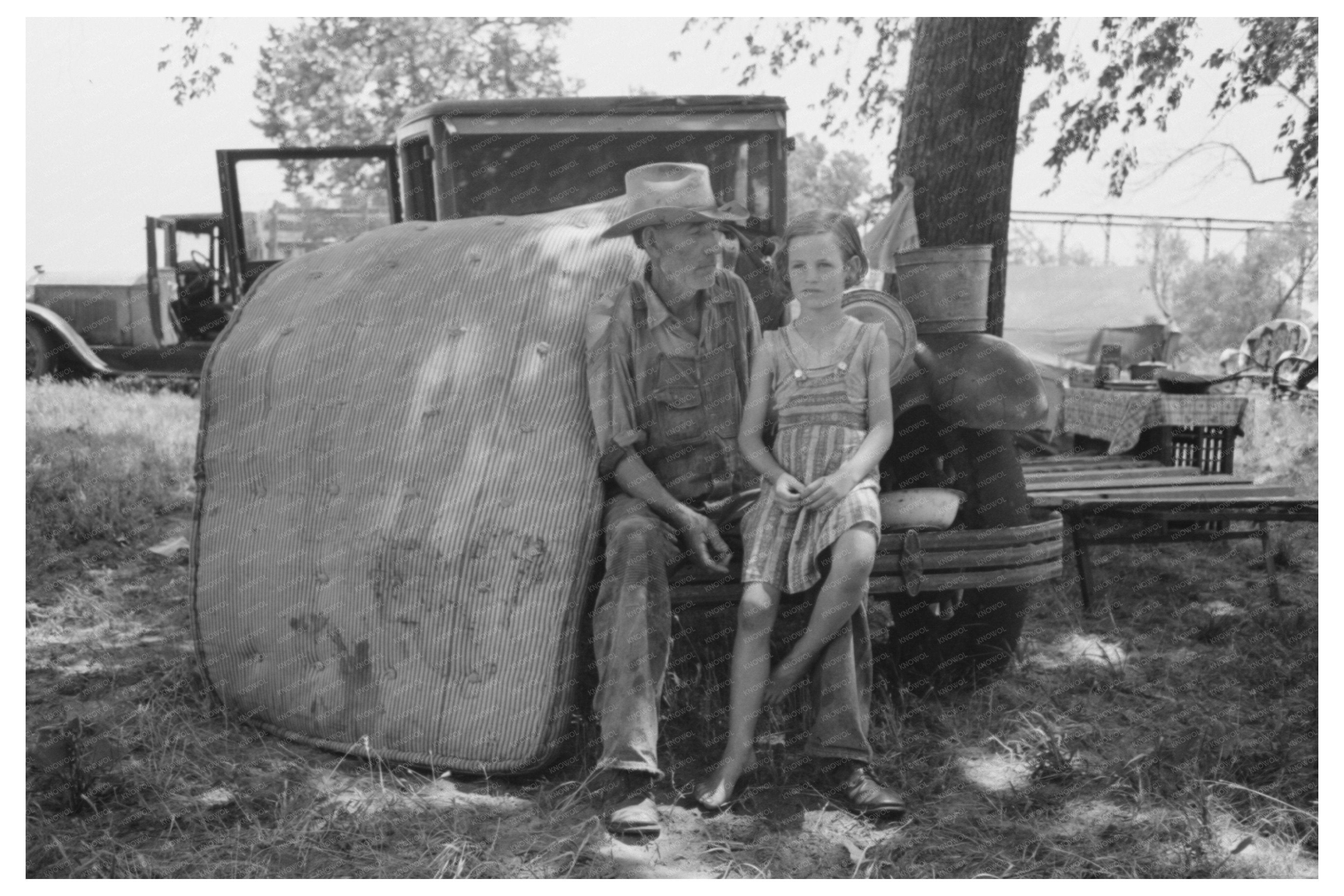 Migrant Worker and Daughter Arkansas River June 1939