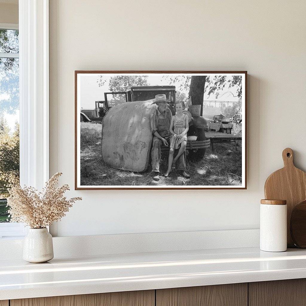 Migrant Worker and Daughter Arkansas River June 1939