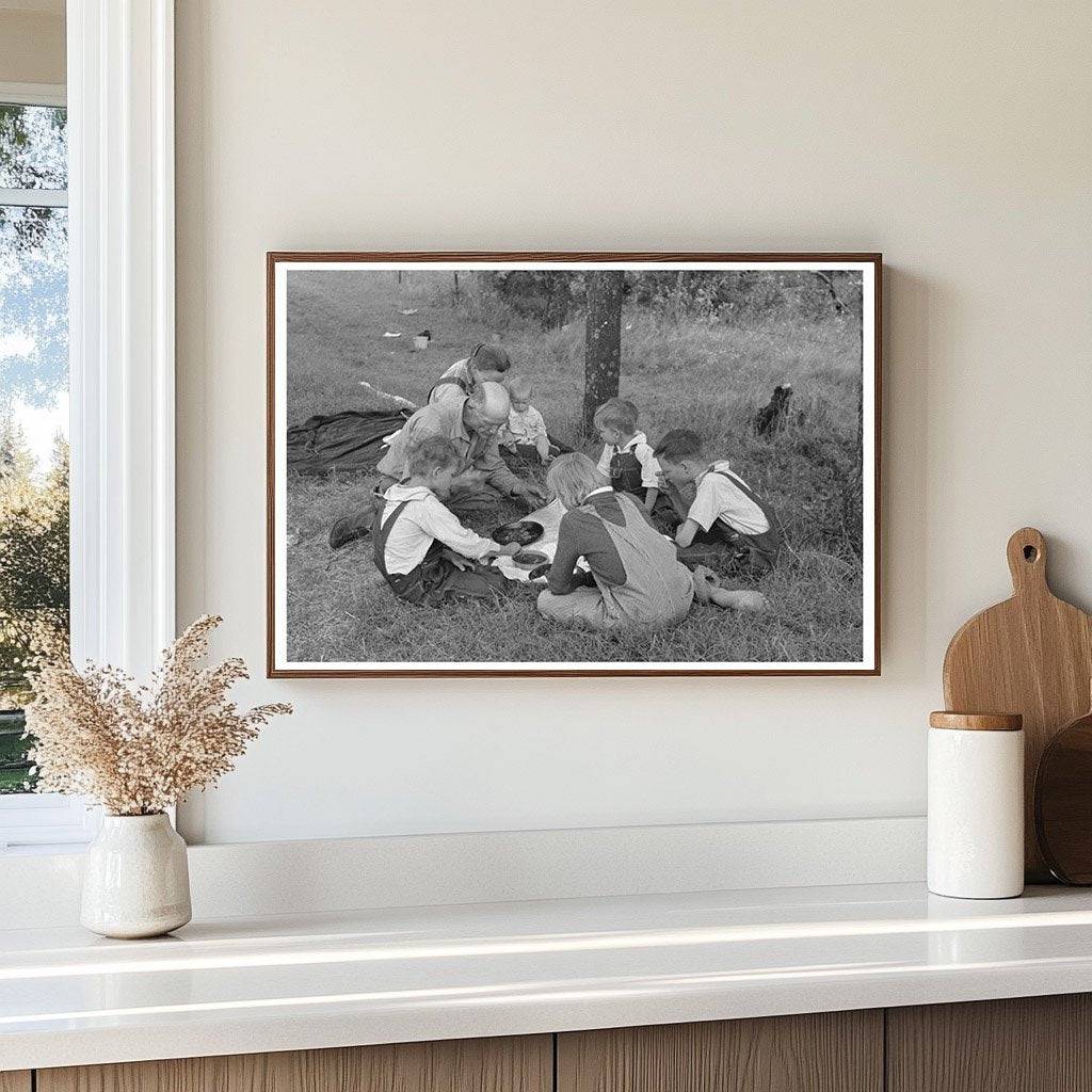 Migrant Family Lunching on Blackberry Pie June 1939