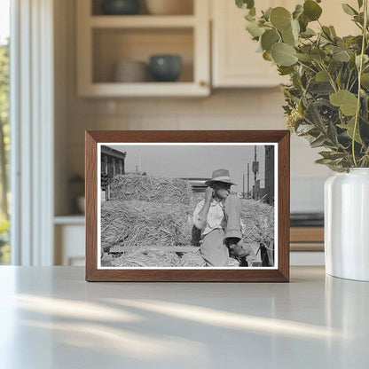 Farmer with Hay at Weatherford Market May 1939