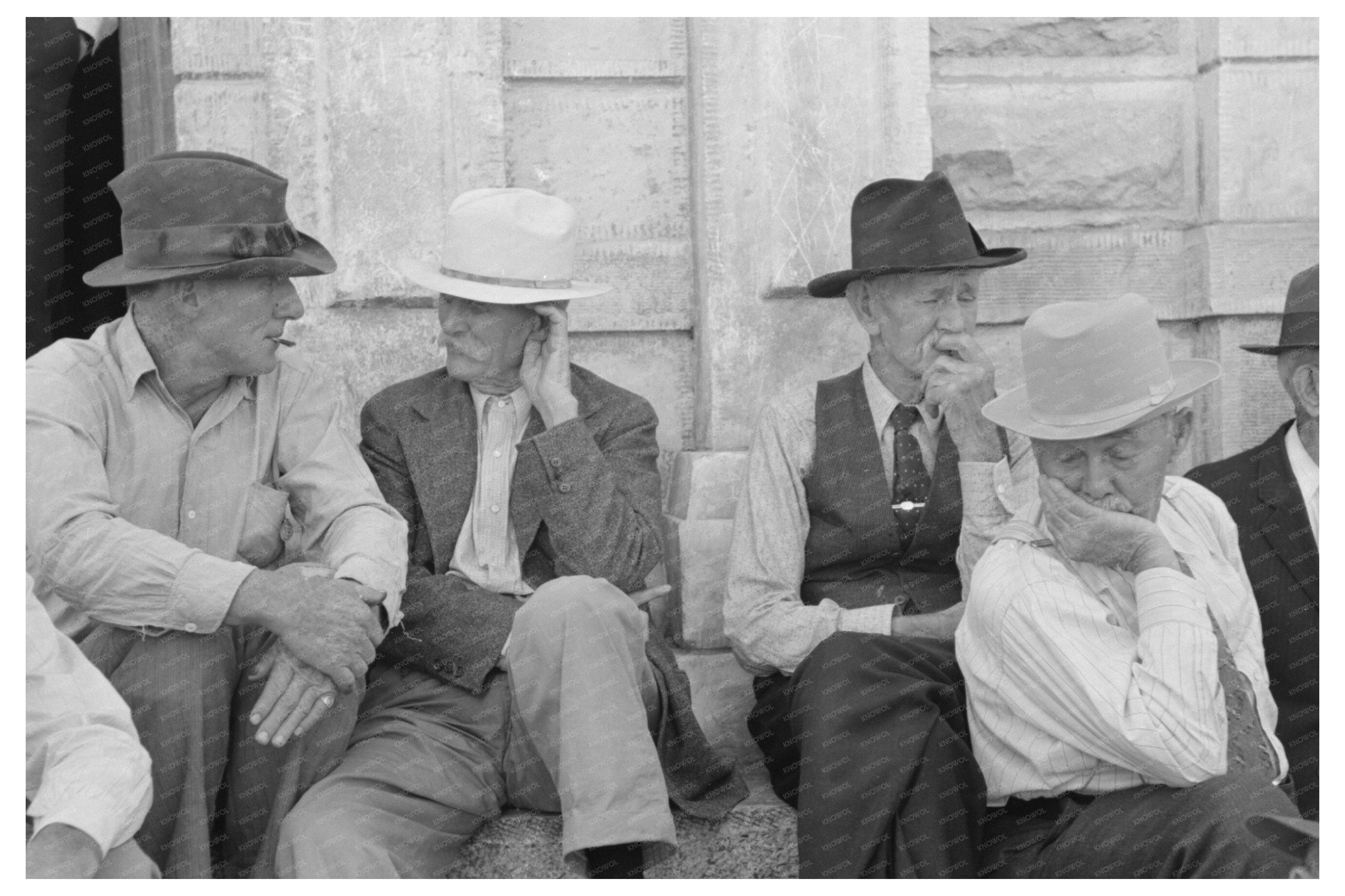 Farmers Gather at Weatherford Courthouse May 1939