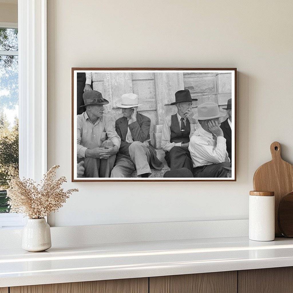 Farmers at Courthouse Steps Weatherford Texas 1939