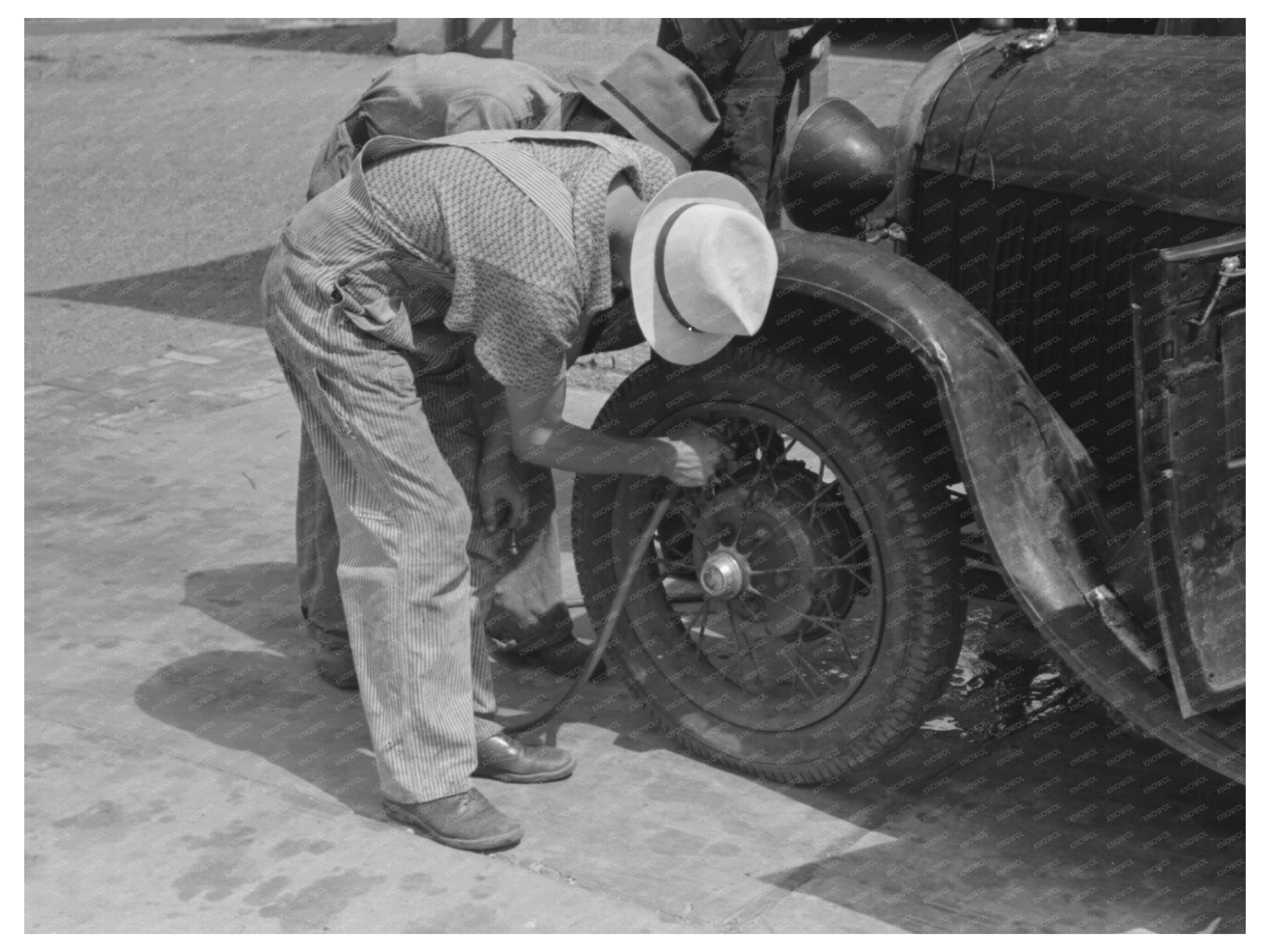 Migrants at Filling Station Henrietta Oklahoma July 1939