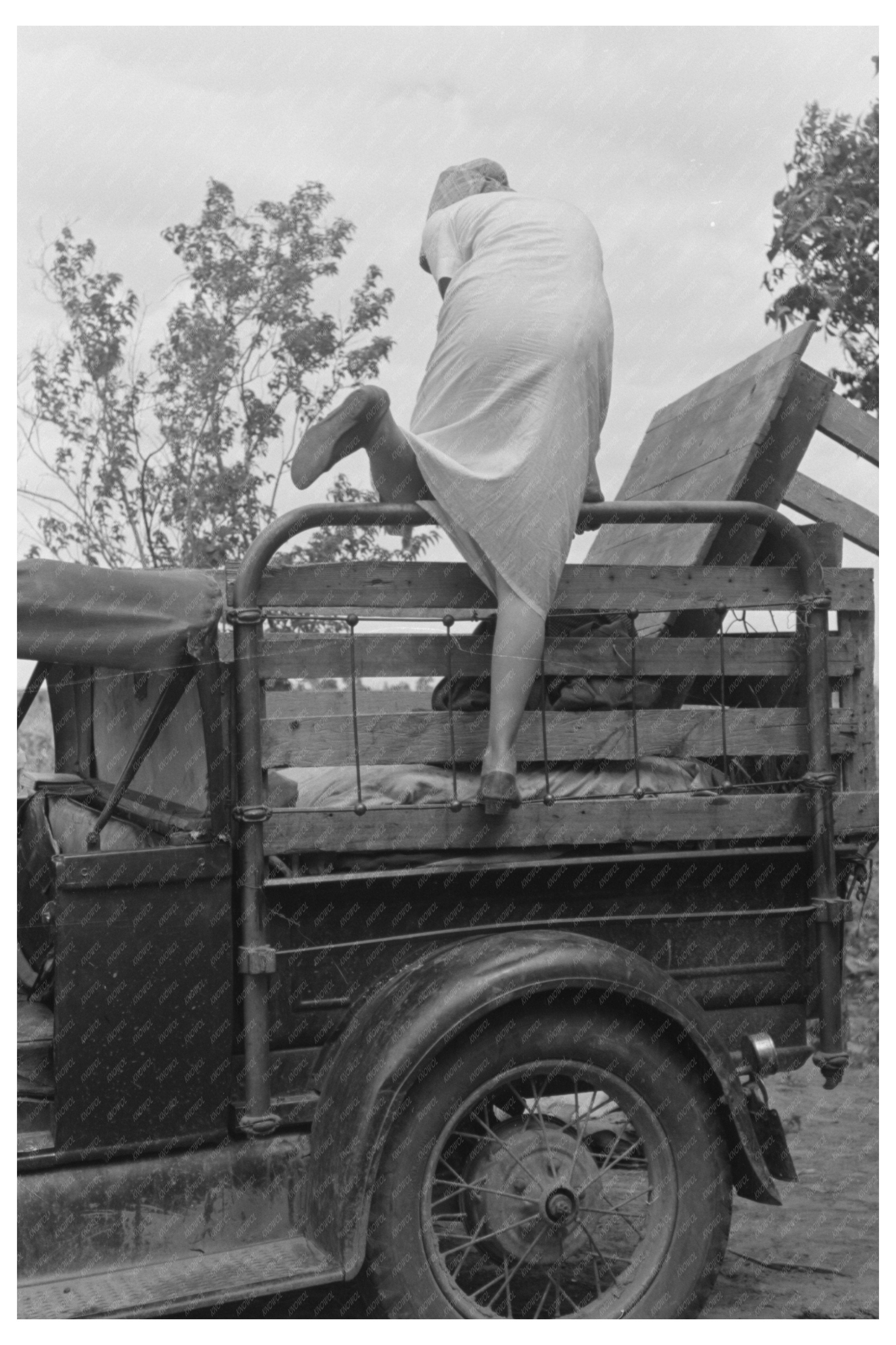 Muskogee Families Depart for California July 1939