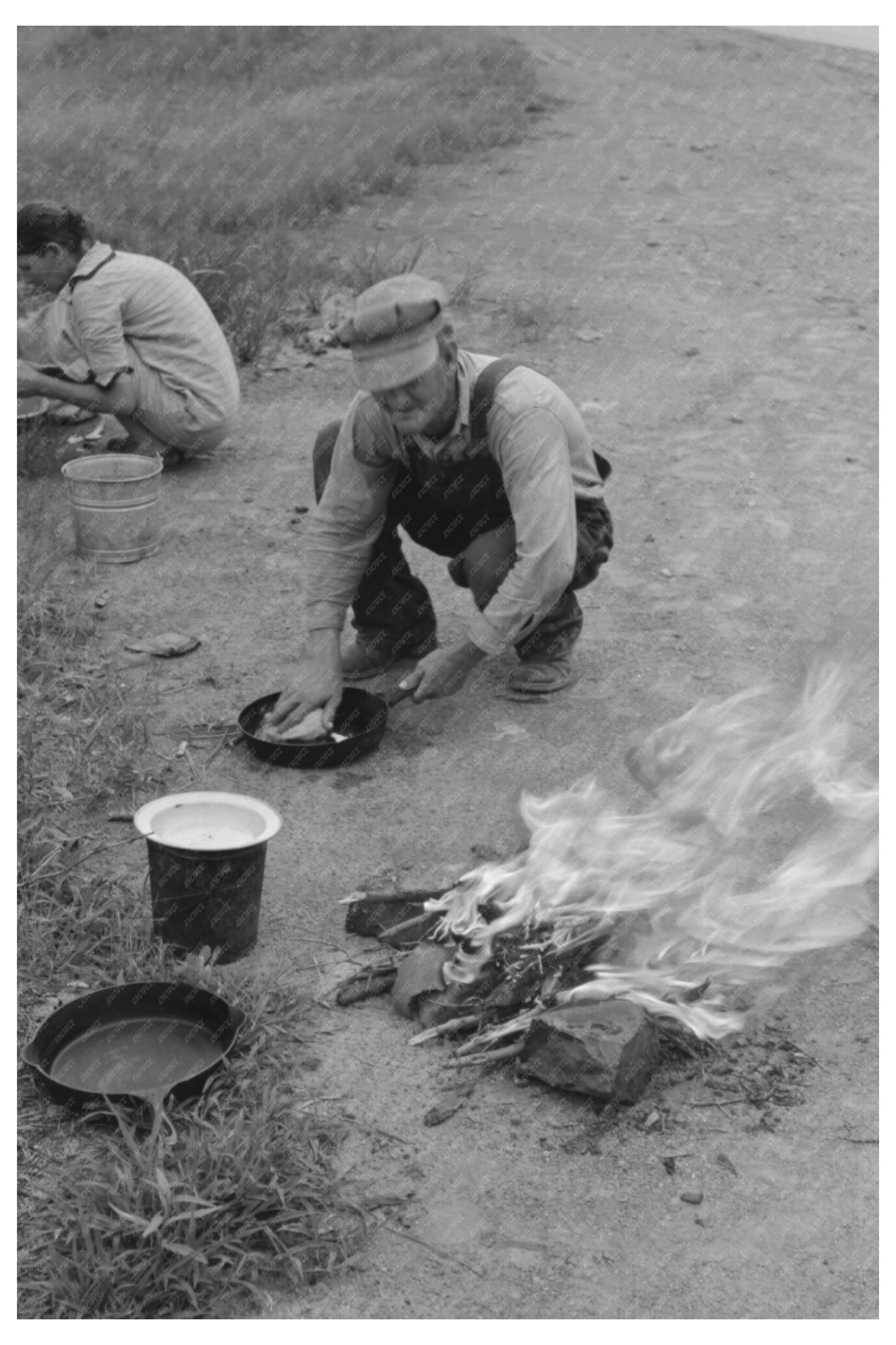 Migrant Family Prepares Lunch Oklahoma July 1939