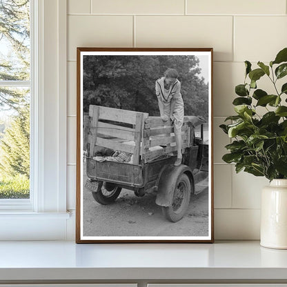 Migrant Truck Unloading Near Henrietta Oklahoma 1939