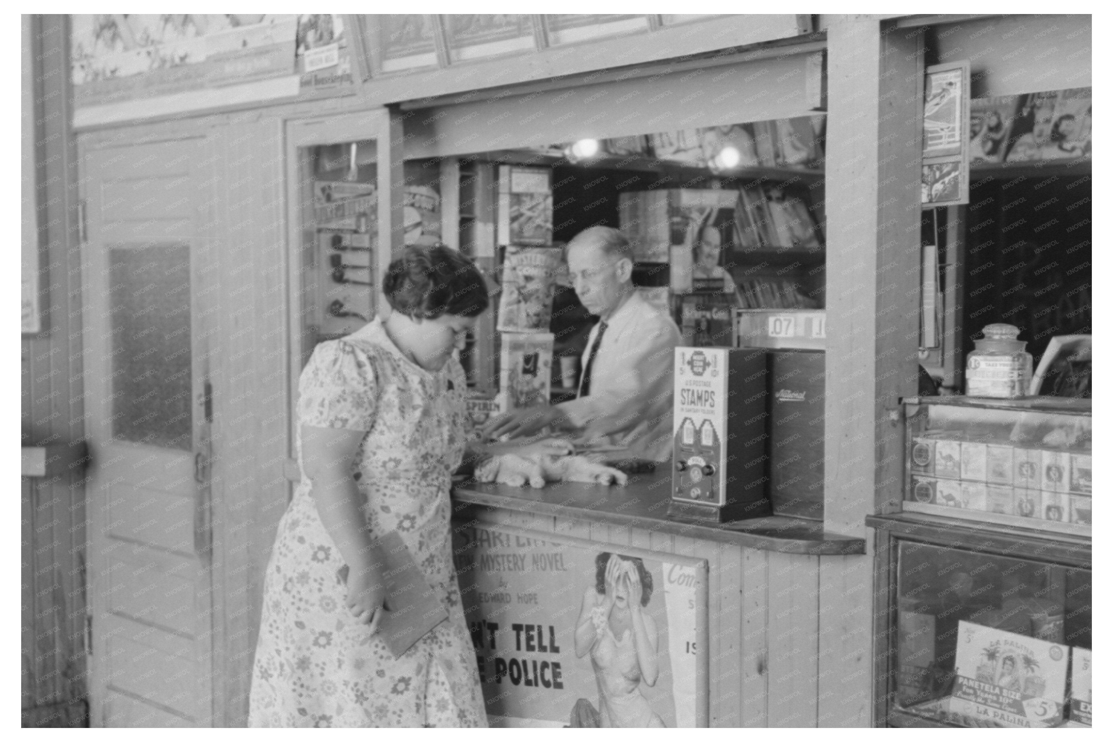 Tobacco Stand Keeper and Woman Oklahoma City July 1939