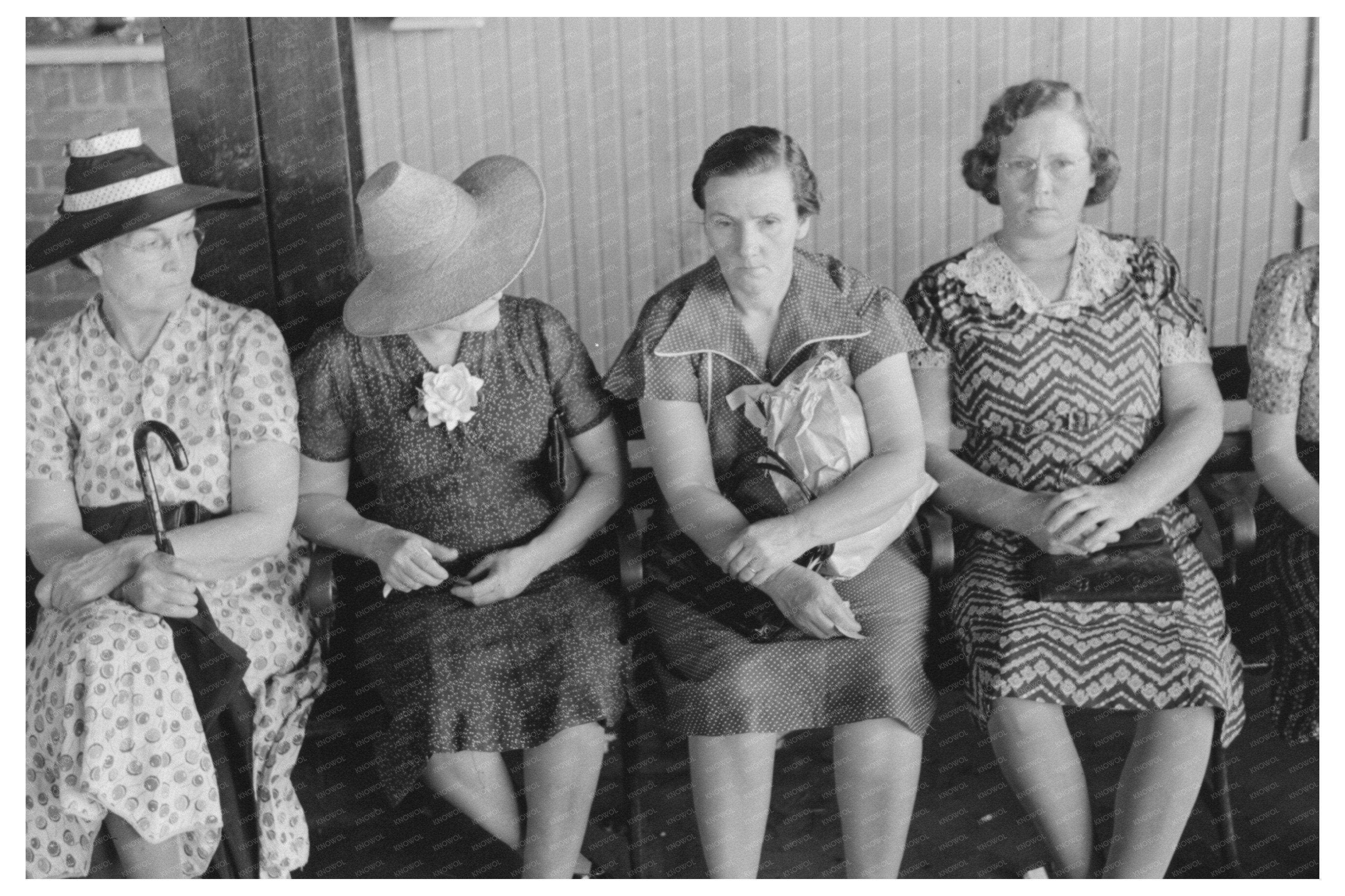 Women Waiting for Streetcar in Oklahoma City 1939