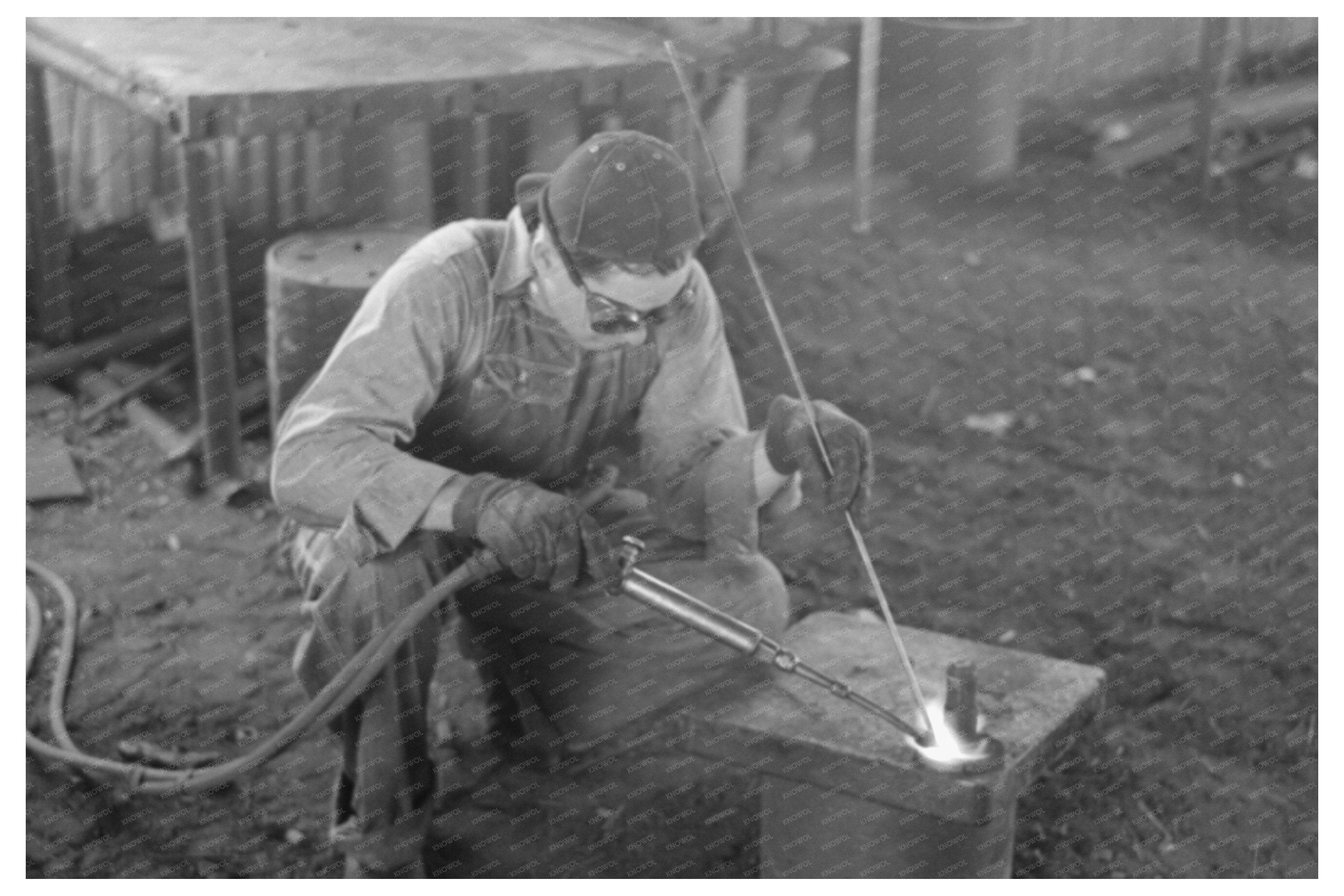 Acetylene Welding in Oil Field Operations August 1939