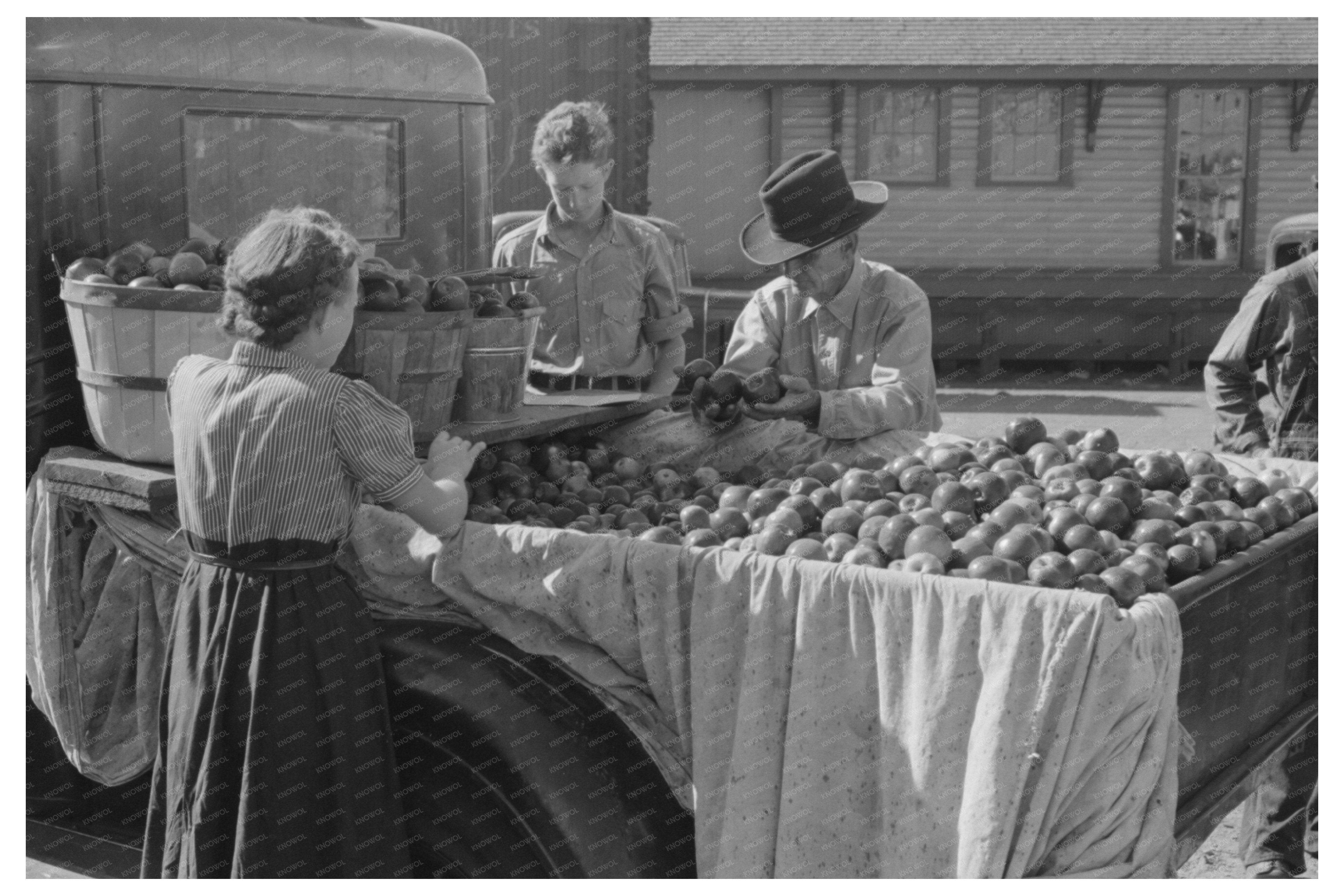 Vintage Apple Vendor Jacksonville Texas 1939