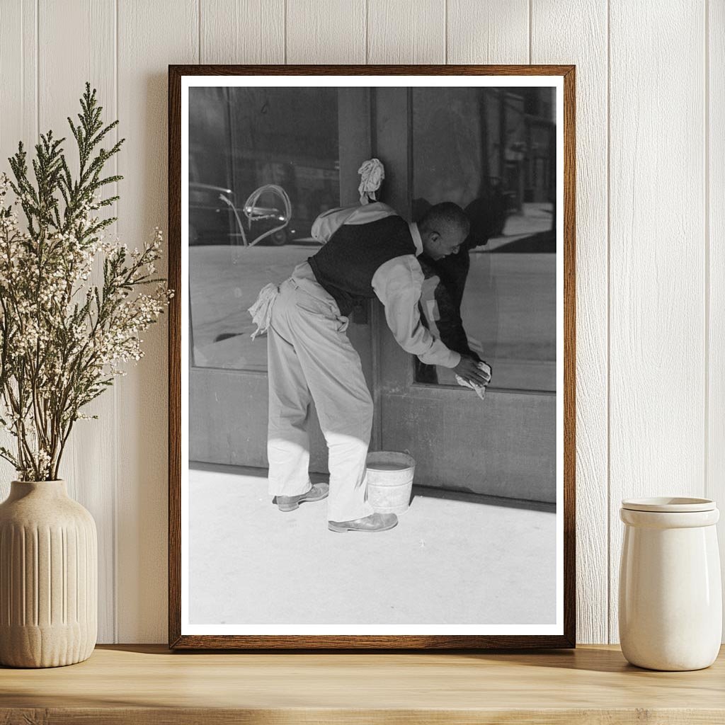 Store Window Cleaning in Taylor Texas 1939