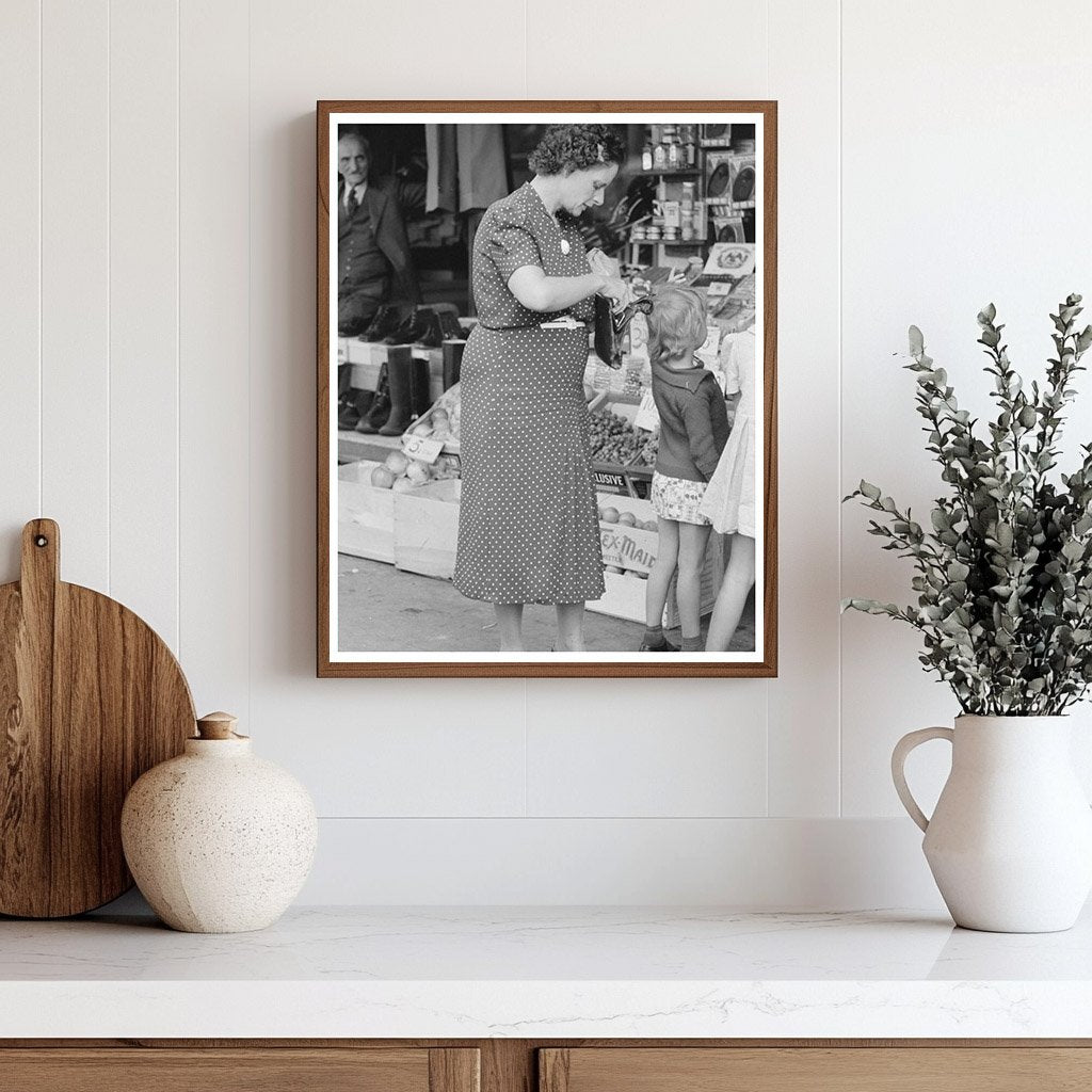 Vintage 1939 Woman Marketing in Waco Texas