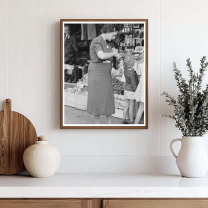 Vintage 1939 Woman Marketing in Waco Texas