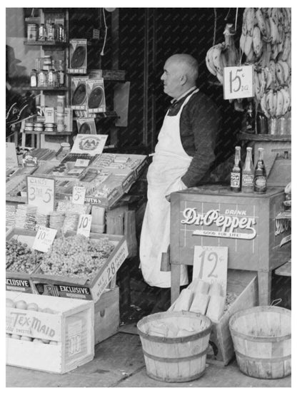 Vintage Storefront in Waco Texas November 1939