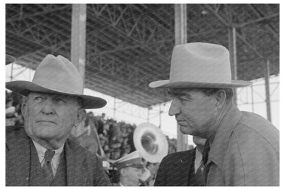 San Angelo Fat Stock Show 1940 Spectators and Chains